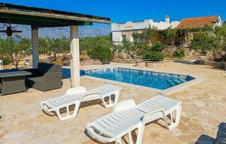 Gorgeous Home In Povlja - 9