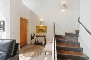 The Bend Brownstone - Rare Downtown Retreat - 2