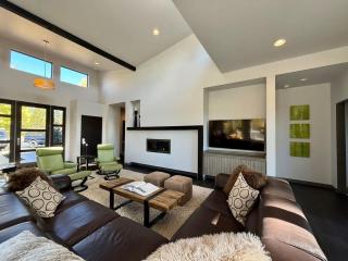 Monthly Rental on Tetherow Golf - HotTub - E-Bikes - 8