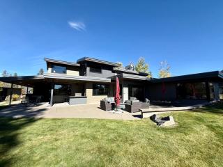 Monthly Rental on Tetherow Golf - HotTub - E-Bikes - 6