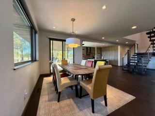 Monthly Rental on Tetherow Golf - HotTub - E-Bikes - 2