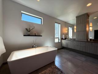Monthly Rental on Tetherow Golf - HotTub - E-Bikes - 6