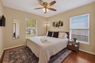 Comfortable 3BR Home with Backyard for BBQs - 3