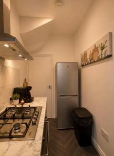 Spacious 2 BR, Pets welcome, Parking, WIFI - Killingbeck - 8