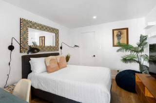 2 bedroom Enchanted Hollywood Hills getaway - 6