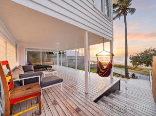 The Pink Door, Absolute Beachfront House - 7