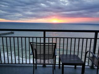 Oceanfront Paradise Sleeps 10 w Stunning Sunrises - 3