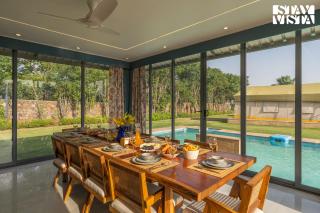 StayVista's Kaimalgarh Aravalli Estate - Outdoor Pool, Lake View & Orchard - 7