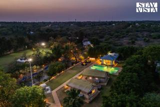 StayVista's Kaimalgarh Aravalli Estate - Outdoor Pool, Lake View & Orchard - 0