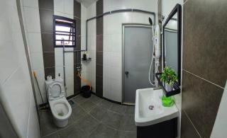 Cozy Large Corner House with garden at Tampoi Indah - 4