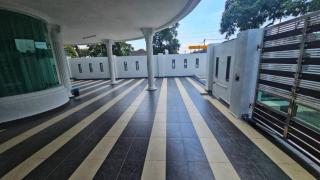 Cozy Large Corner House with garden at Tampoi Indah - 2
