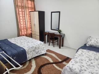 Spacious Family Homestay Near Airport & Beach - 5