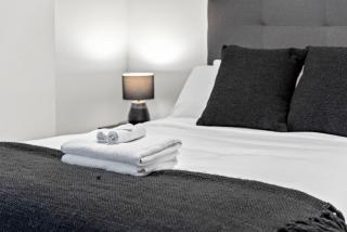 Sky Suite 2BR with Views, Gym, Pool, WiFi and Parking! - 2