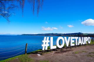 Iconic Taupō Views - 7