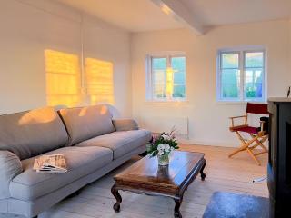 Bright Beach Villa With Sea Views To Hesselø Bay - 8