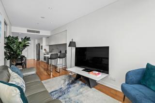 Sky Suite 2BR with Views, Gym, Pool, WiFi and Parking! - 3