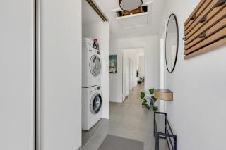 New And Modern Holiday Home With Hot Tub - 4