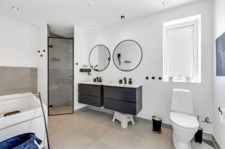 New And Modern Holiday Home With Hot Tub - 1