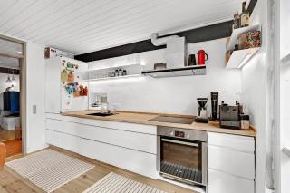 Lovely Beach Home Enveloped In Green Surroundings - 5