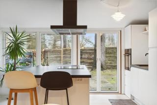 Relaxing Sanctuary In Desirable Area - 2