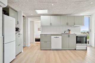 Lovely Bright Holiday Home With Sea View - 2