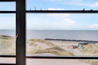 Beachfront Cottage With Panoramic View - 4