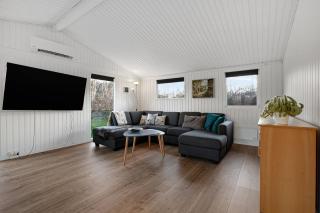 Cozy Summer House On Scenic Djursland - 4