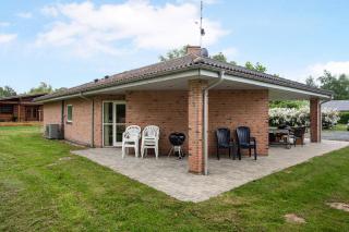 Home For The Family In Quiet Surroundings - 9
