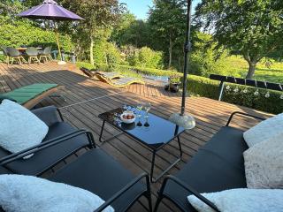 Summer House With Terrace Overlooking Nature - 4