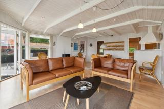 Lovely Summer House With Sea View - 3