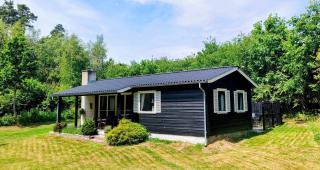 Cozy Cottage Steps From Lyngsbæk Beach - 8