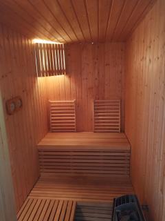 Family-Friendly Villa In Quiet Neighbourhood - 2