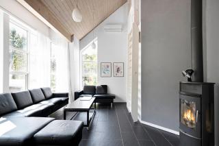 Beautiful Holiday Home On A Scenic Plot - 2