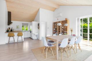 New Modern Holiday Home Near The Beach And City - 2