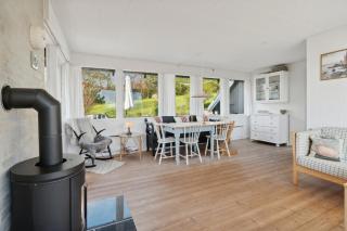 Idyllic Holiday Home Near Cliffs And Beach - 6