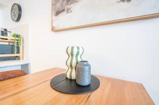 'Hobart Panorama' CBD-fringe Stay with Rooftop Views - 2