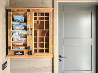 Family Cabin With Views Of Dønnamannen Mountain - 1