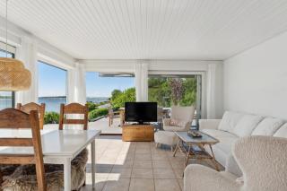 Lovely Beach House With Panoramic View - 4