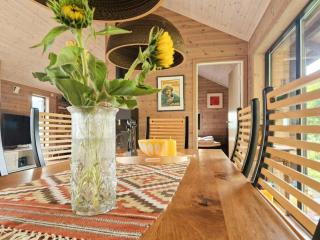 Seaside Cabin With Panoramic Views In Alvundfjord - 3