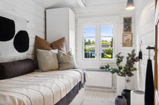 Charming Log Cabin Near The Sea - 3