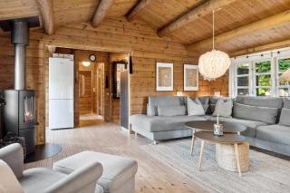 Charming Log Cabin Near The Sea - 1