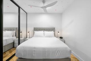 Luxe 2 Bed Apt Seconds to Beach & Minutes to City - 1