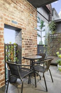 Luxe 2 Bed Apt Seconds to Beach & Minutes to City - 7
