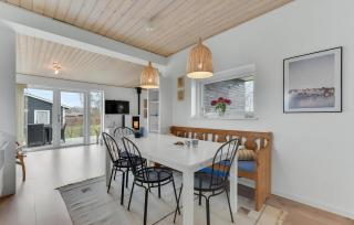 Lovely Newer Holiday Home Near Beautiful Beach - 5