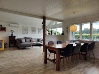 Charming Holiday Home Near The Beach - 2