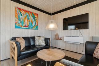 Cottage Near Idyllic Peaceful Sandy Beach - 9