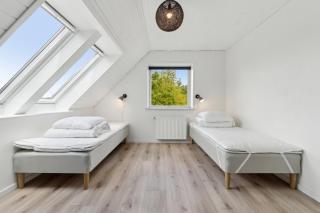 Near Beach And Golf With Multi-Purpose Room - Farsø - 2