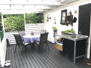 Cozy And Updated House On Large Private Lot - 5