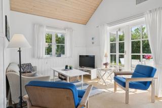 Peaceful Cottage In Scenic Surroundings - 2