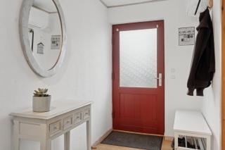 Newly Renovated Holiday Home With Outdoor Spa - 9
